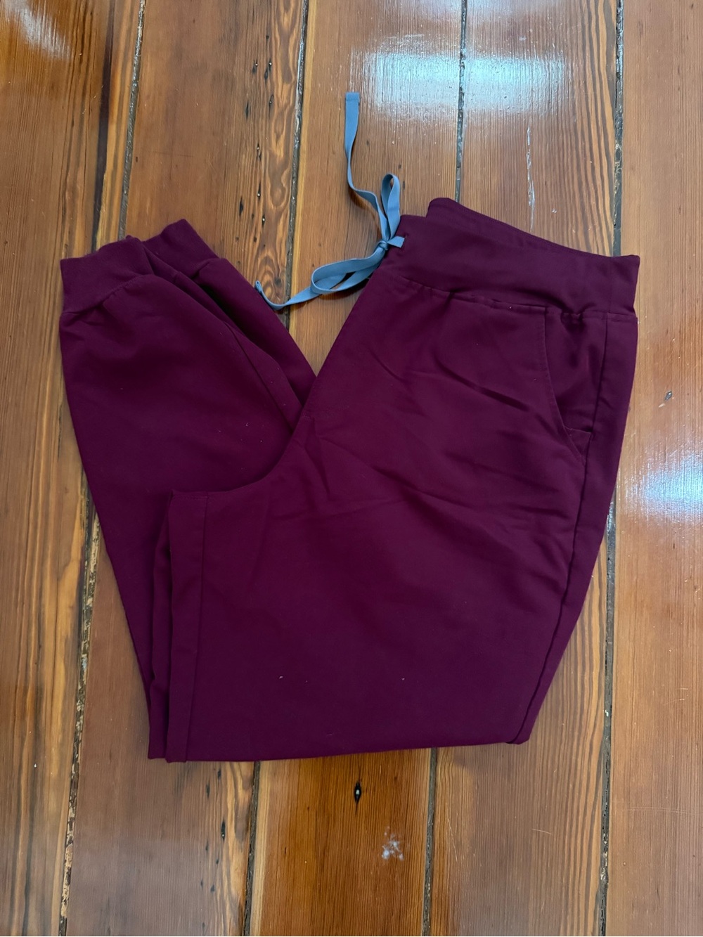 Figs Women’s Zamora Jogger Scrub Pants - Burgundy
